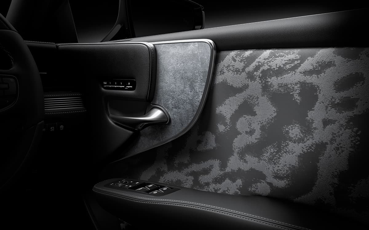 Lexus LS - KHOANG XE CHẾ TÁC THỦ CÔNG